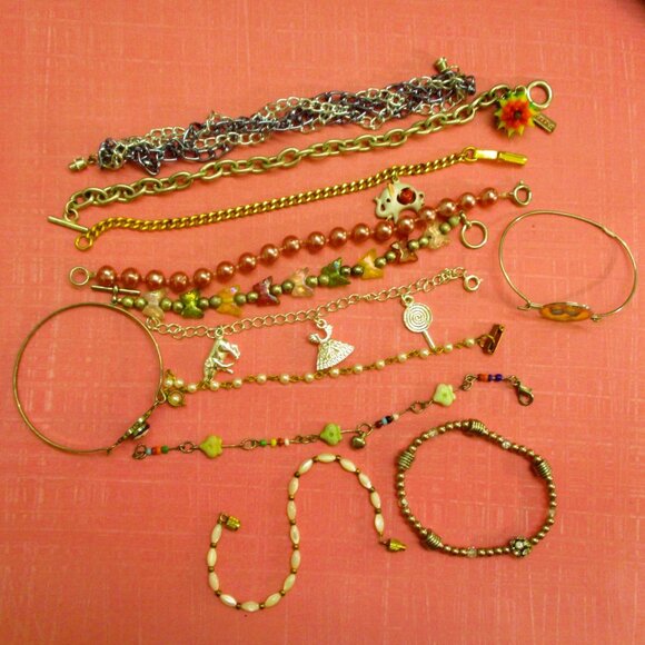VINTAGE Preteen and Up Bracelet Lot ~ 12 Mixed Material Styles Costume Bracelets - Picture 1 of 8